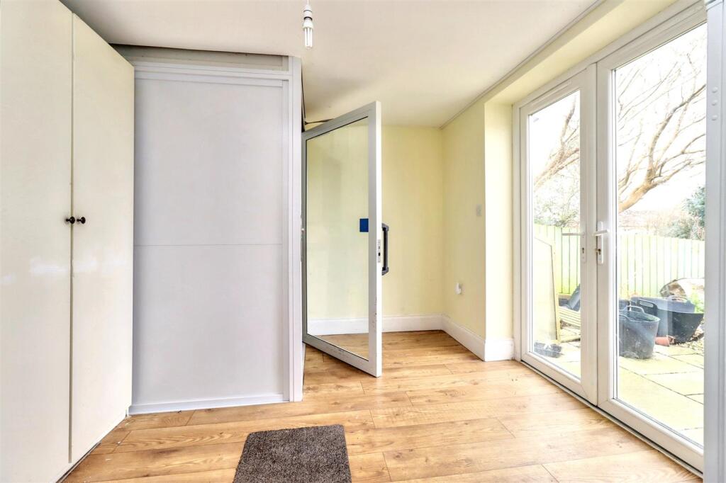 Additional image 17 of Nestled along a much admired Road in Upper Clevedon.