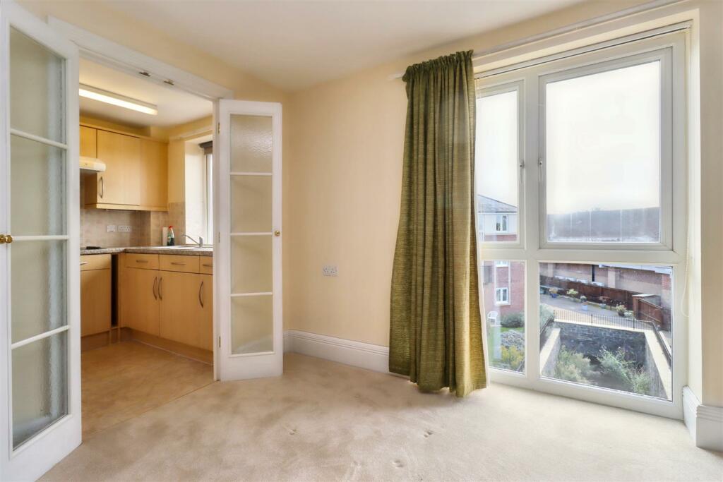 Additional image 6 of Within an easy walk to Clevedon Town Centre