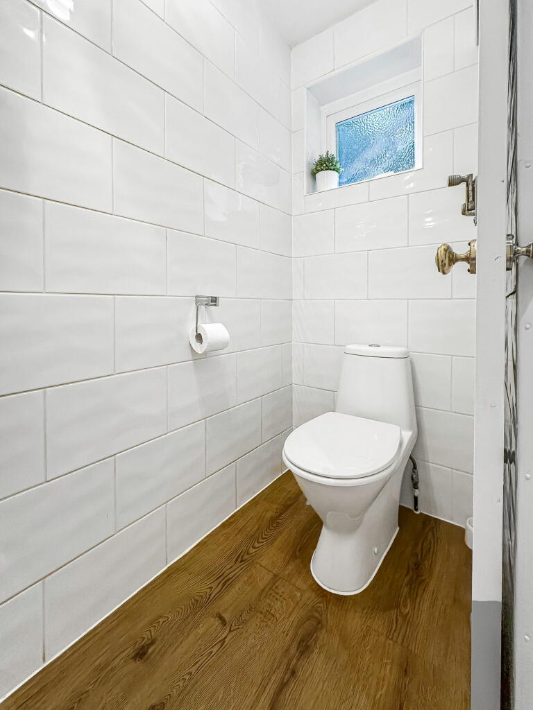 Additional image 29 of Merewood Close, Bromley, BR1 2AN