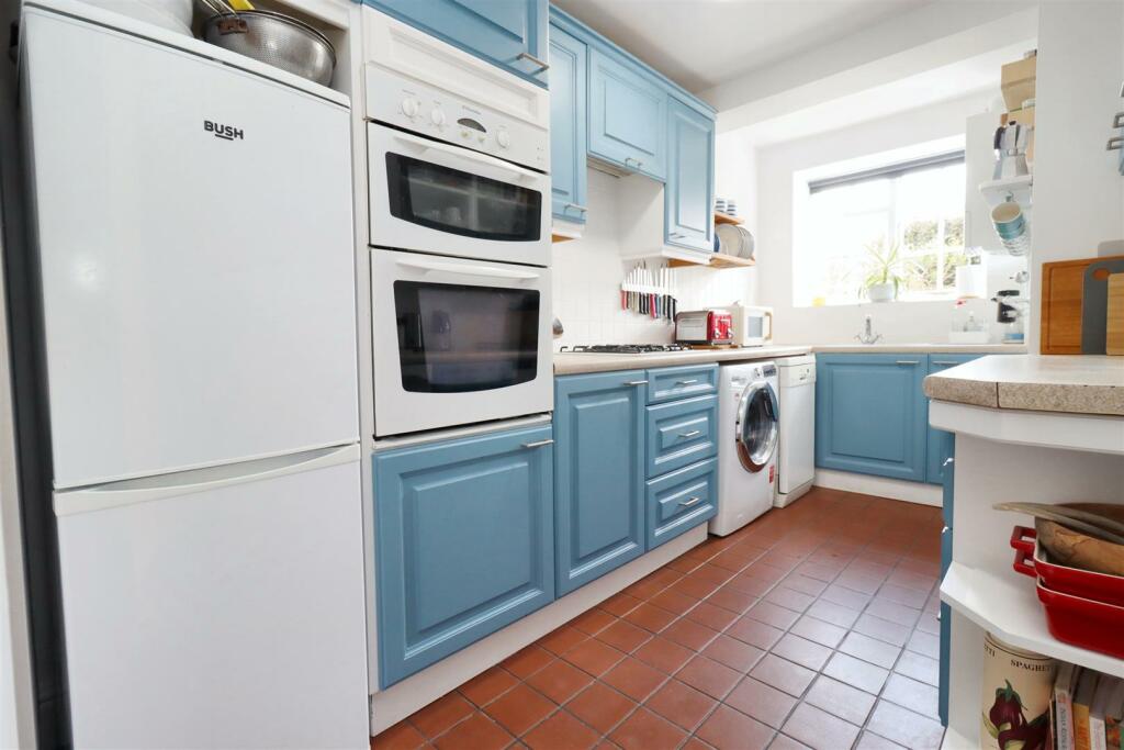 Additional image 3 of Prime location almost immediate to Clevedon Seafront