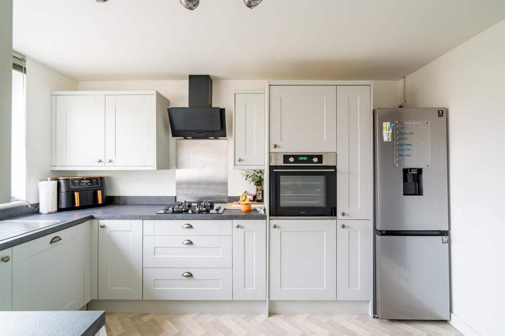 Additional image 4 of Overhill, Pill