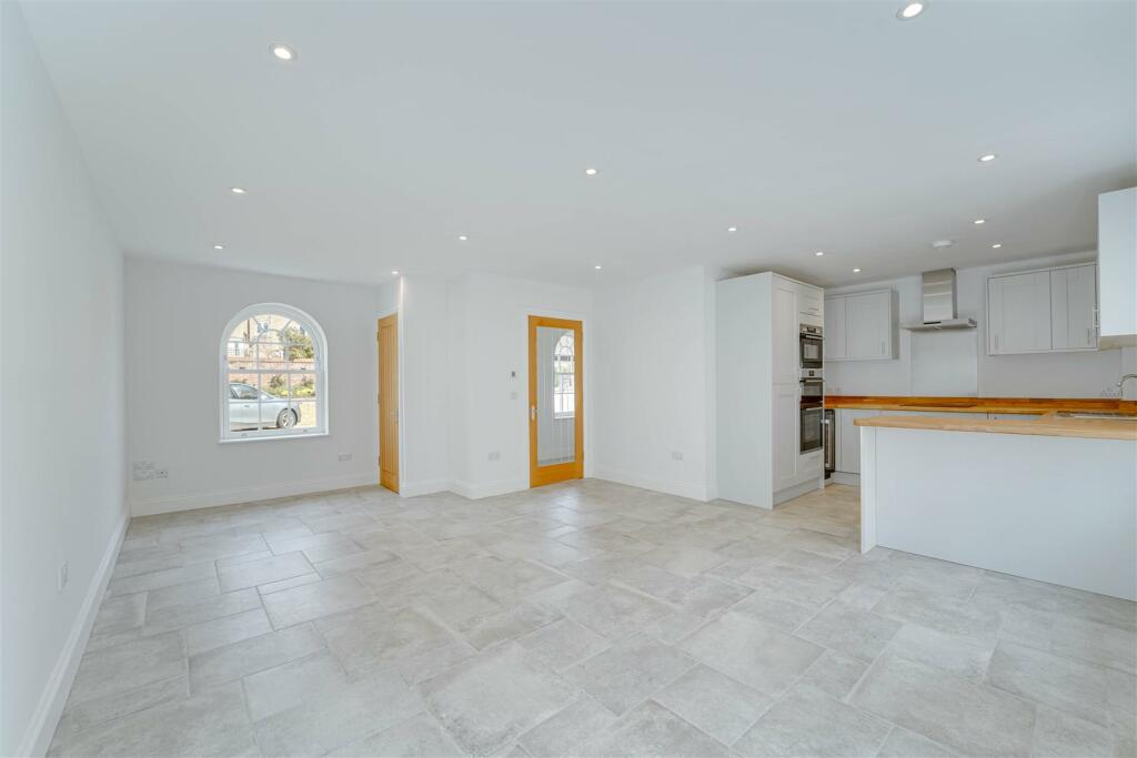 Additional image 3 of Vicarage Road, Newmarket