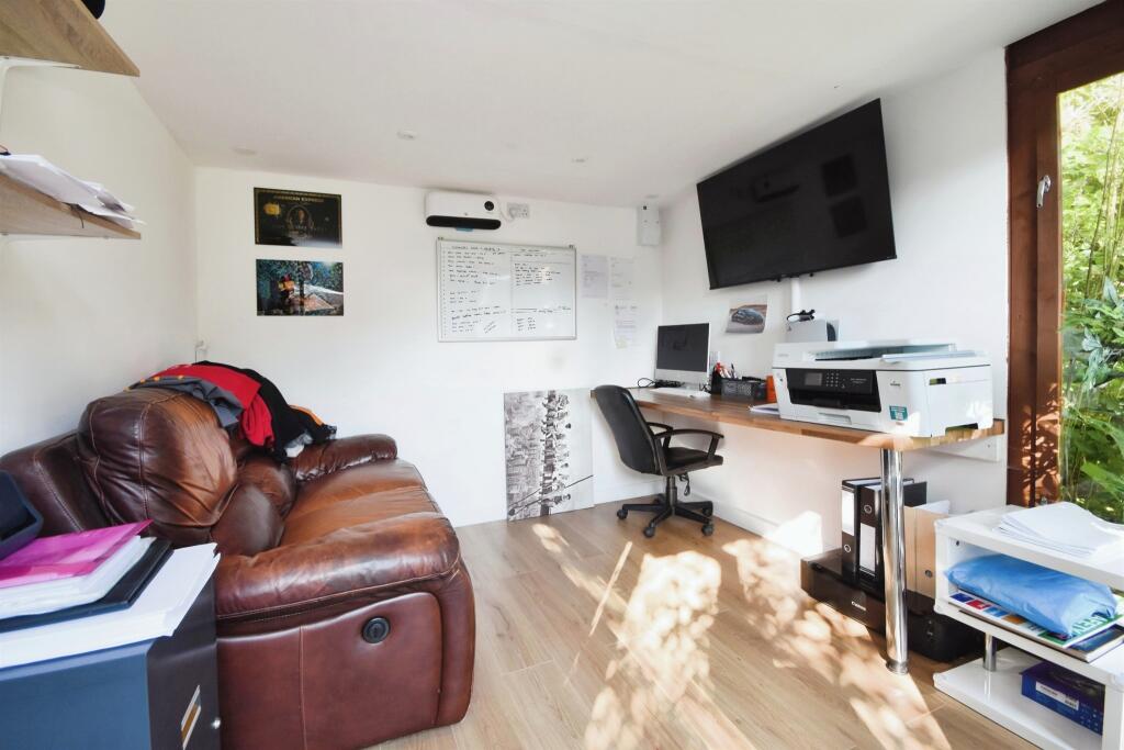 Additional image 13 of De Vigier Avenue, Saffron Walden