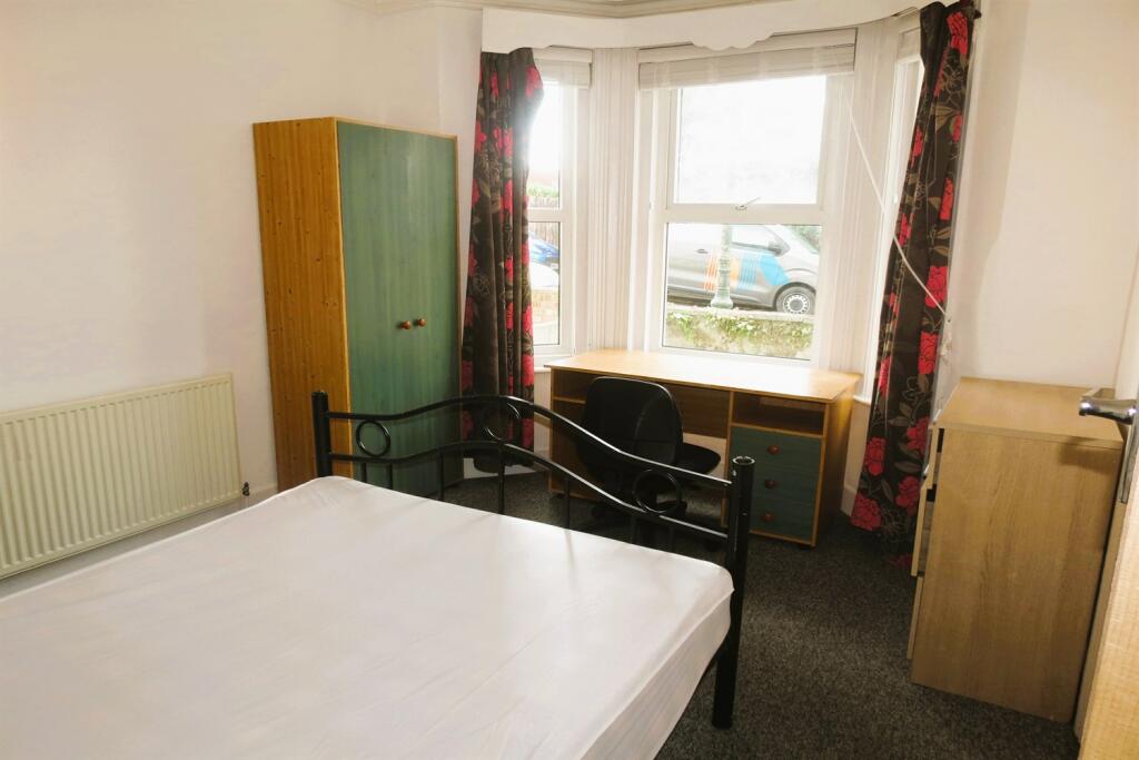 Additional image 8 of 6 bedroom Semi Detached House in Winton