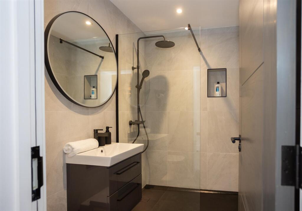 Additional image 13 of Sandbanks Road, Lilliput