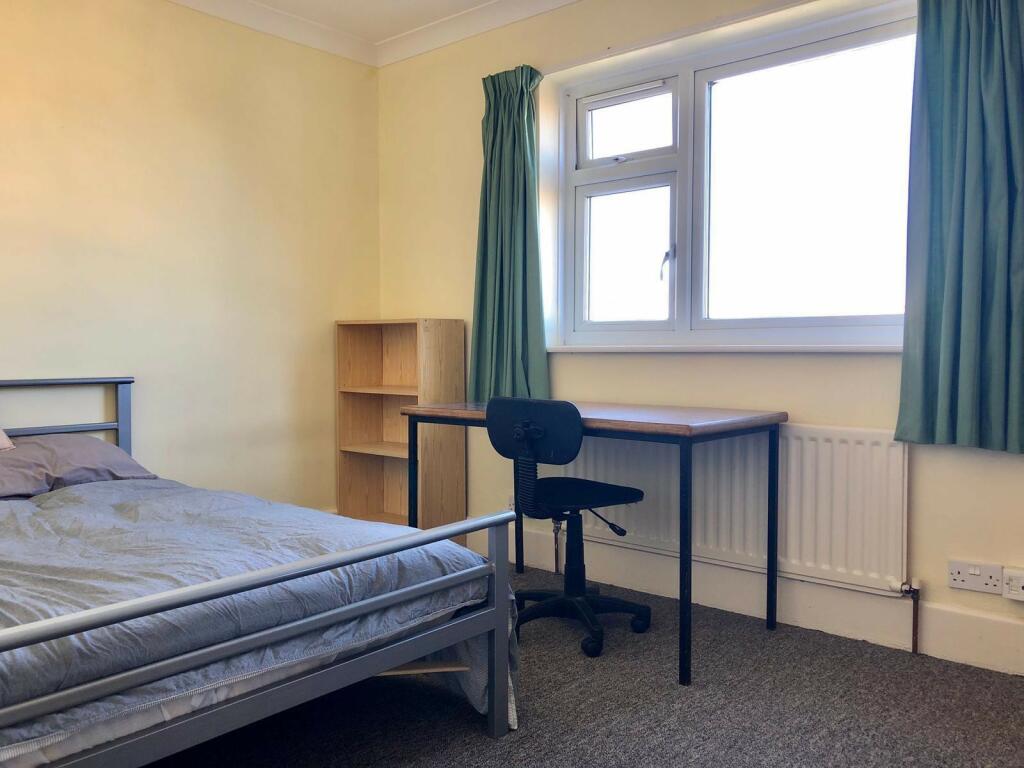 Additional image 6 of 6 bedroom Detached House in Winton