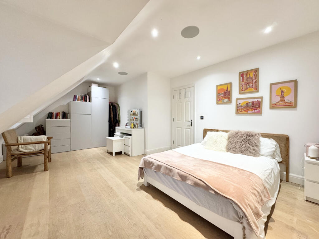 Additional image 20 of Azalea Close, Napsbury Park, St. Albans