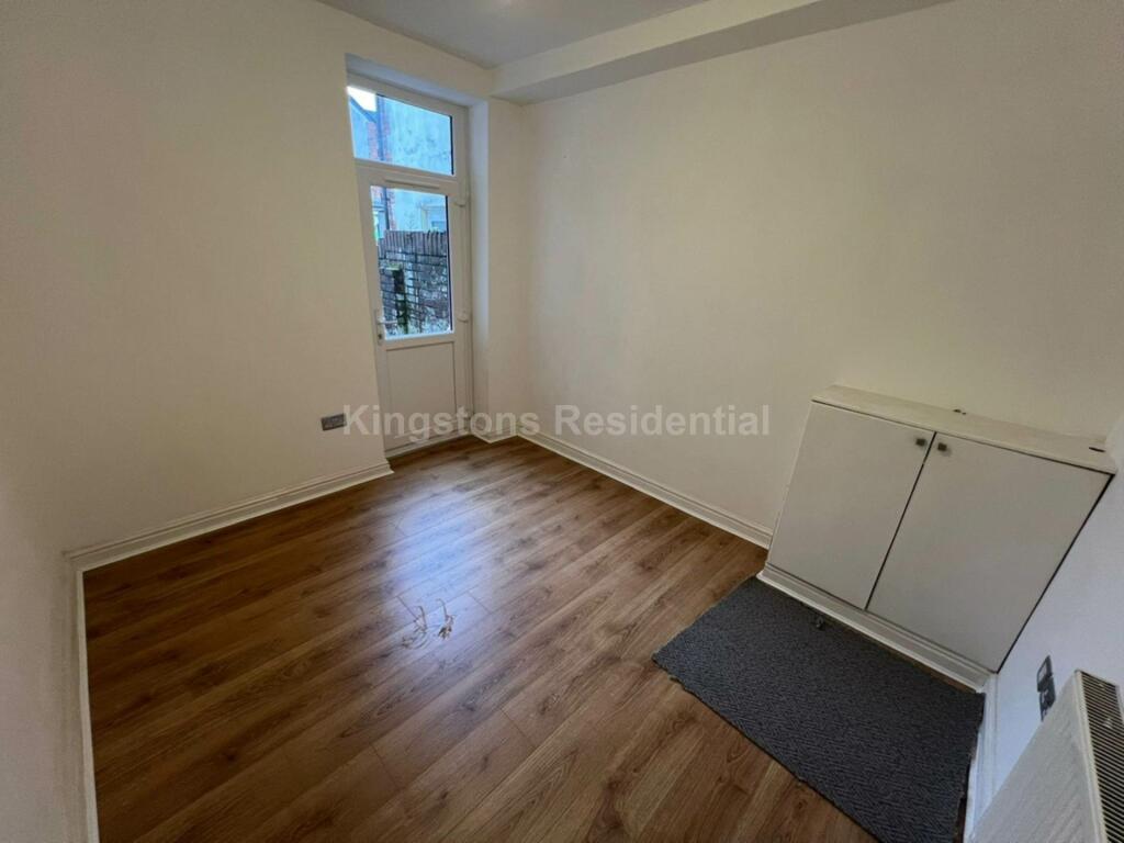 Additional image 9 of Modern 7 bedroom property in Angus Street