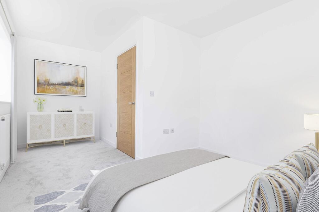 Additional image 11 of 280b Lymington Road, Highcliffe, Dorset. BH23 5ET