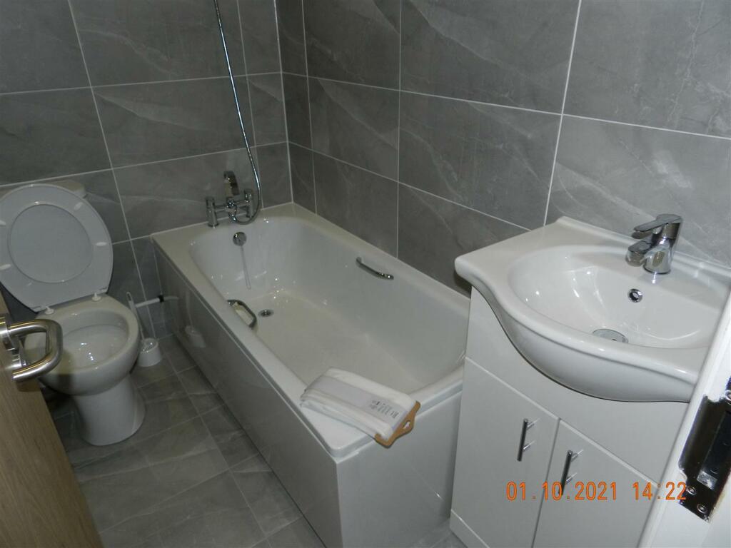 Additional image 3 of 1 Bed Flat, Cyrril Crescent