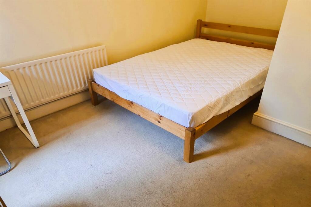 Additional image 6 of 6 bedroom House in Winton