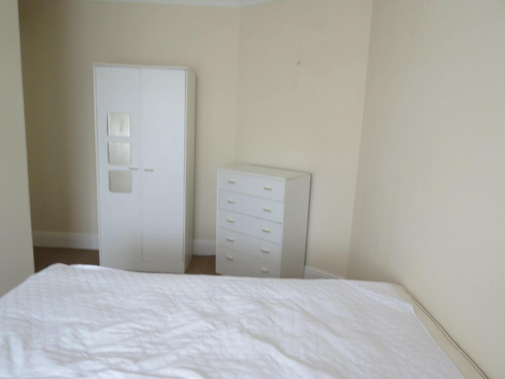 Additional image 10 of 6 bedroom Detached House in Winton