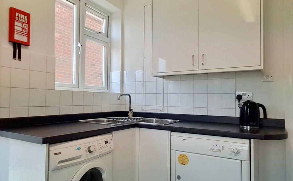 Additional image 3 of 6 bedroom Detached House in Winton