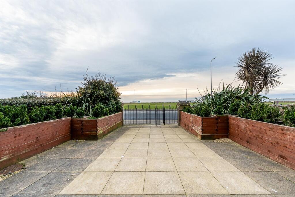 Additional image 15 of Promenade House, Beach Road - SEAFRONT LOCATION