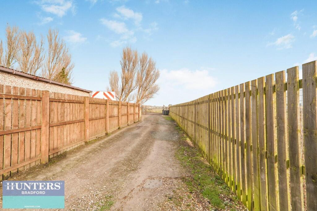 Additional image 5 of Stonelea, Whinney Hill, Bradford, BD4 8LU