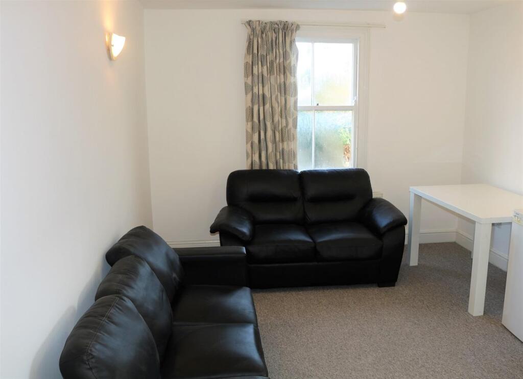 Additional image 4 of Room 3, 33 Mill Road, Cambridge