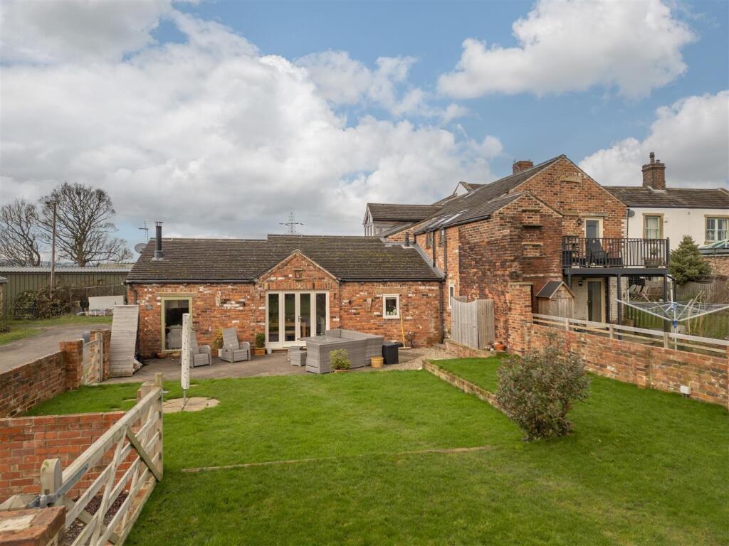 Additional image 28 of Latham Lane, Gomersal, Cleckheaton