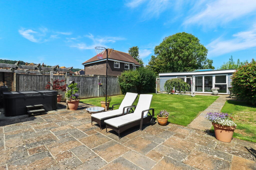 Additional image 43 of Stuart Avenue, Eastbourne, BN21 1UR