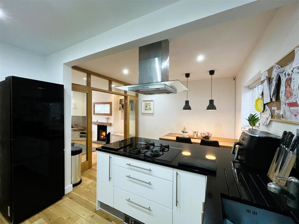 Additional image 7 of Whitehall Road, Wyke, Bradford