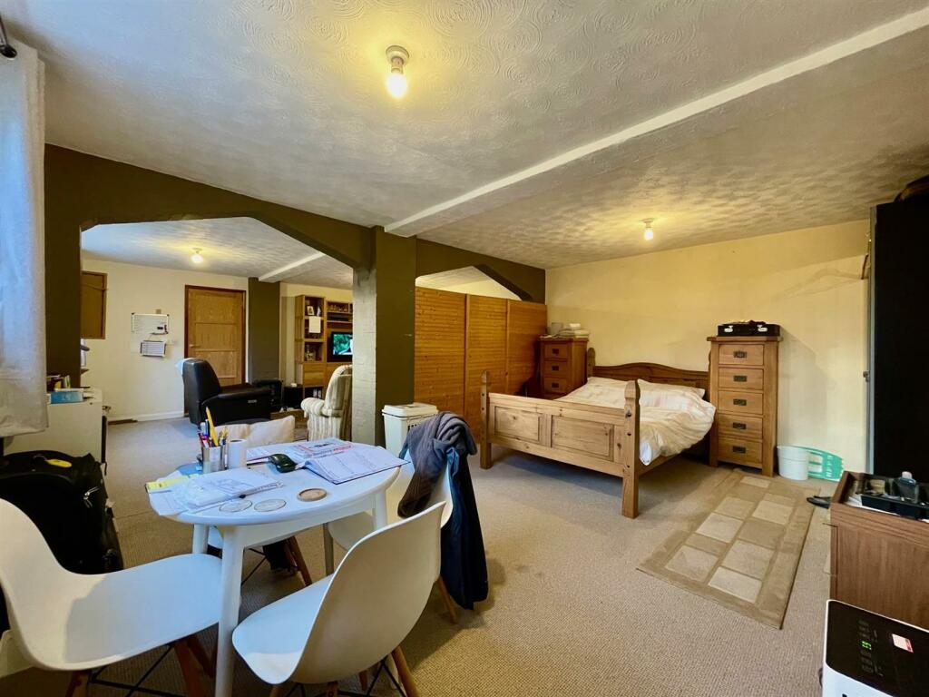 Additional image 20 of Stroud Close, Wimborne