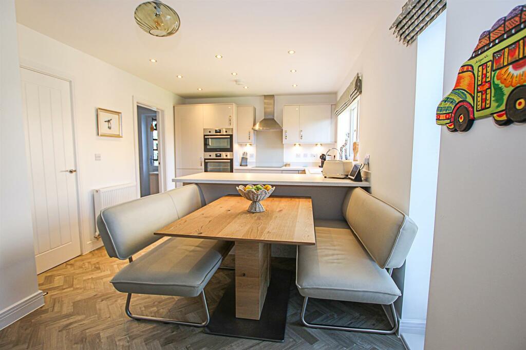 Additional image 4 of King James Close, Fordham