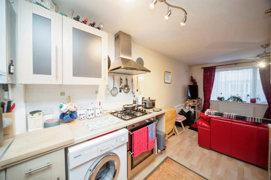 Additional image 3 of Skeaping Close, Newmarket