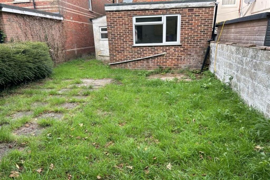 Additional image 16 of 6 bedroom Detached House in Winton