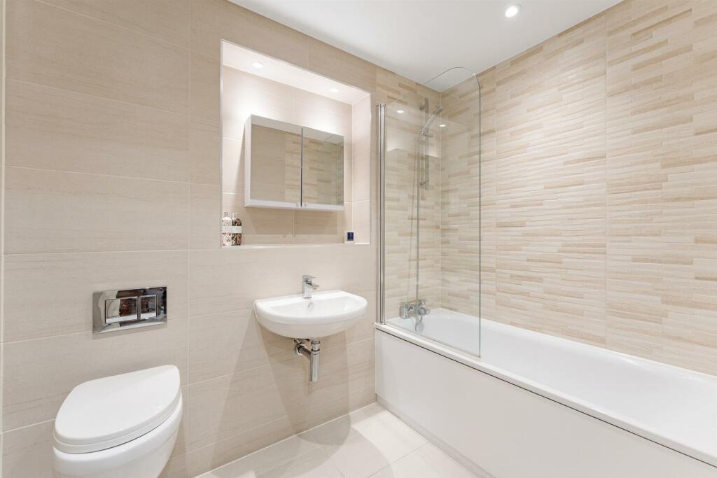 Additional image 11 of The Bayside, Manilla Crescent - PENTHOUSE WITH SEA VIEWS