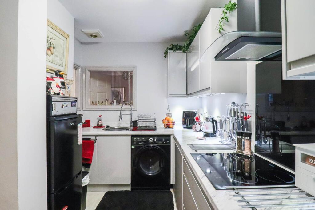 Additional image 8 of Carlton Mansions South - Beach Front Apartment