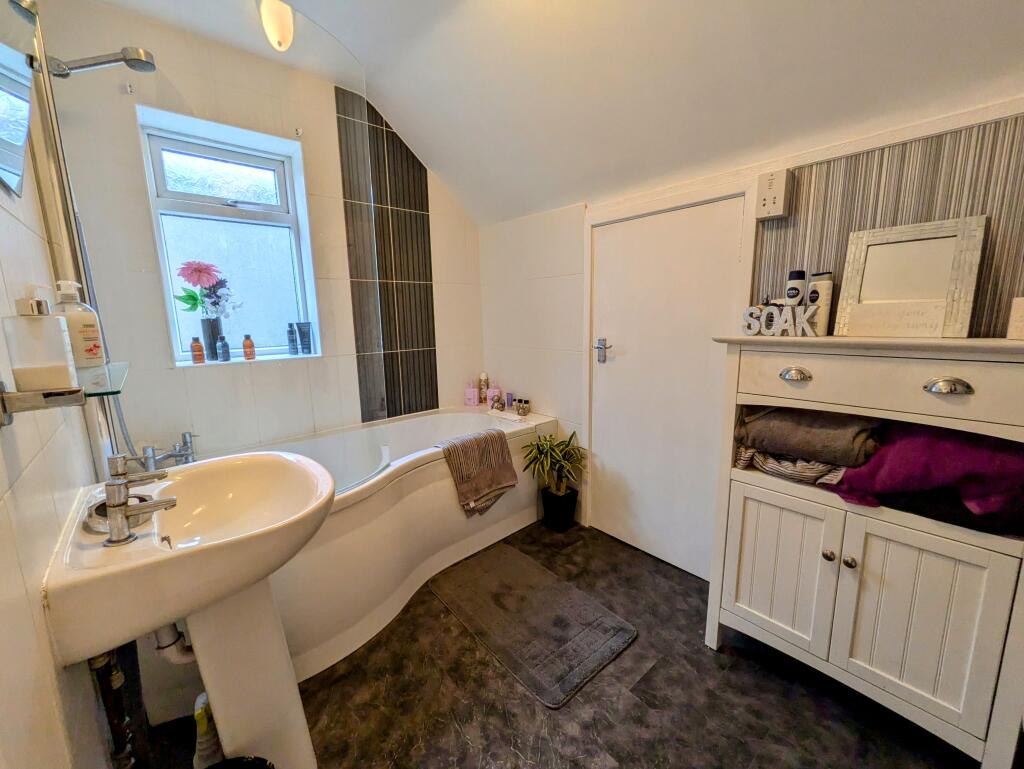 Additional image 23 of Reevy Drive, Bradford, BD6