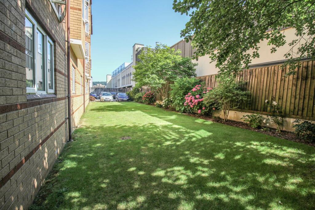 Additional image 11 of Birnbeck Court-Overs 60`s Ground Floor Flat