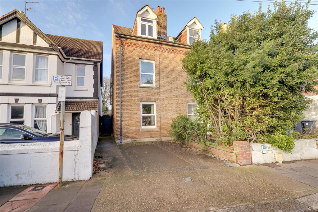 Thurlow Road, Worthing, BN11