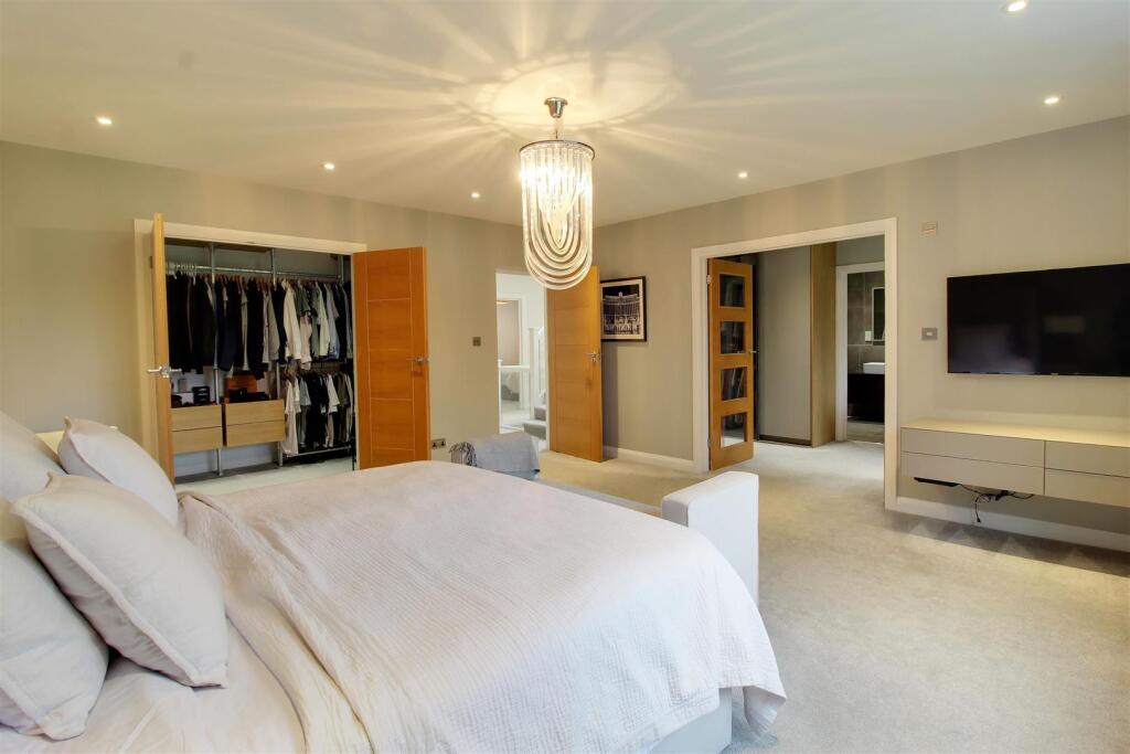 Additional image 35 of Mymms Drive, Brookmans Park