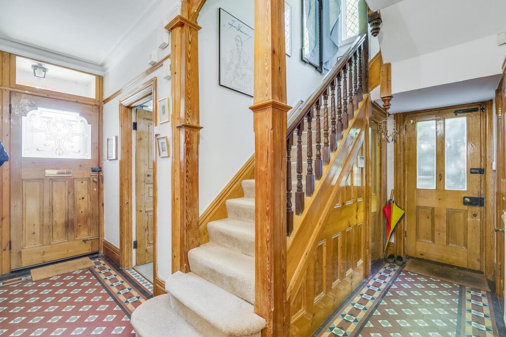 Additional image 23 of Hall Place Gardens, St Albans, AL1