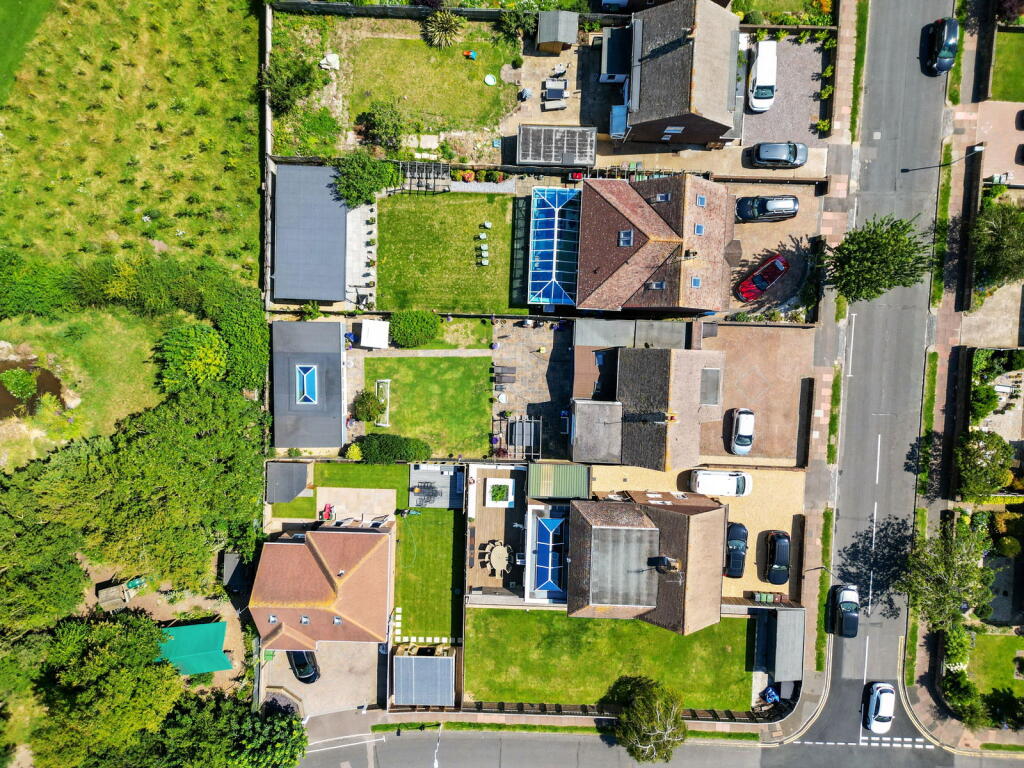 Additional image 45 of Stuart Avenue, Eastbourne, BN21 1UR