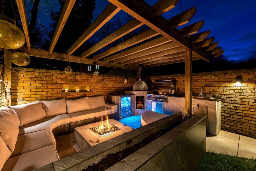Additional image 48 of Moorview, Moss Bank Way, BL1 3LR – Stunning Home with Roof Terrace, Cinema Room & Outdoor Kitchen