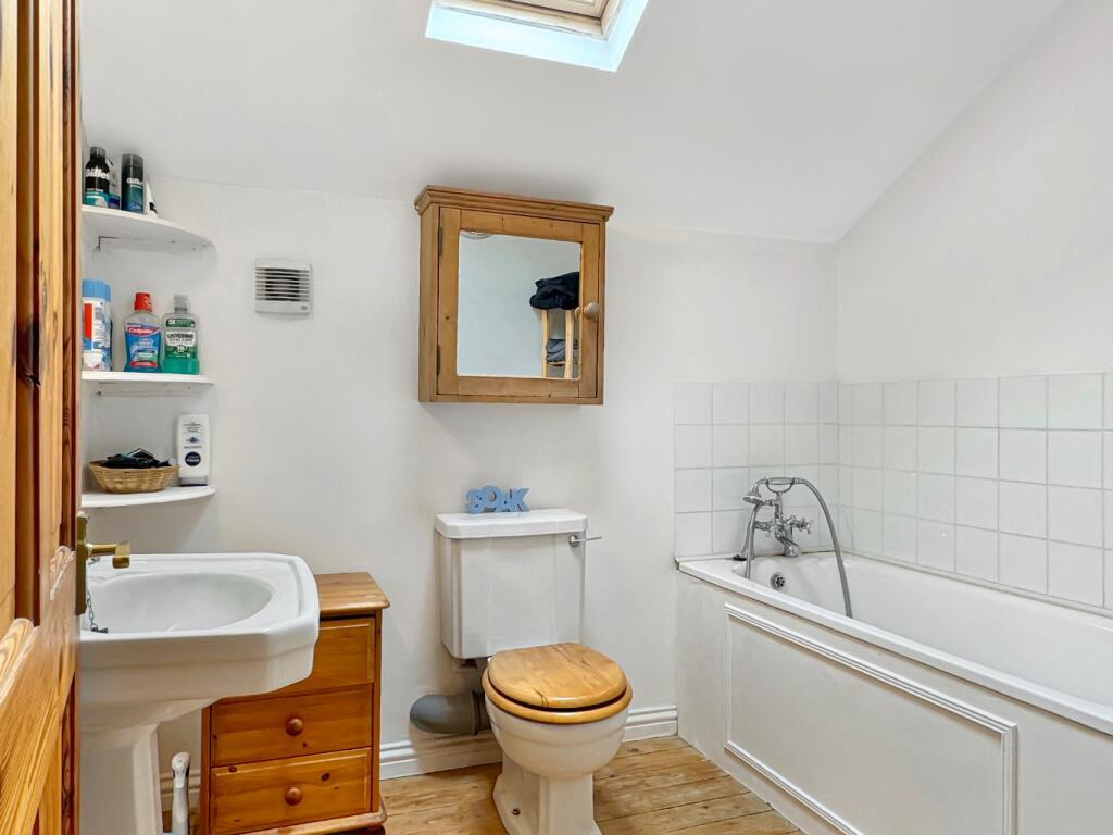 Additional image 18 of High Street, Over