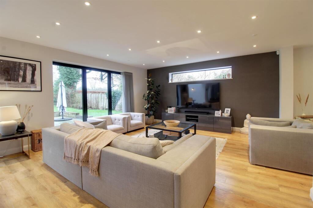 Additional image 14 of Mymms Drive, Brookmans Park