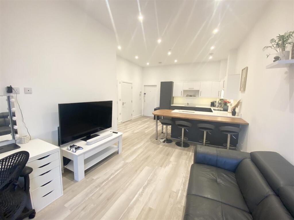 Additional image 8 of The Cross, 107 Commercial Road, Poole