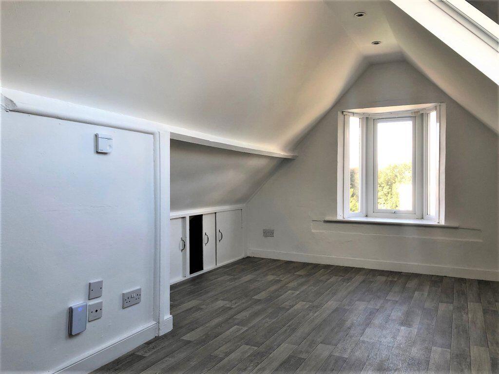 Additional image 3 of York Avenue - P1070