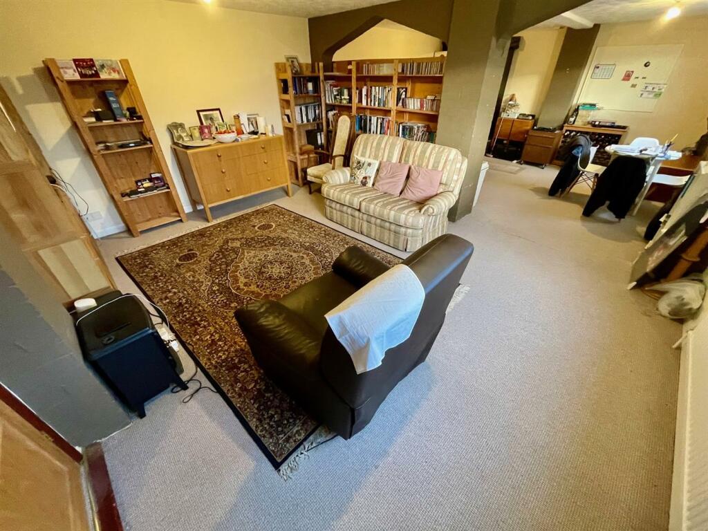 Additional image 18 of Stroud Close, Wimborne