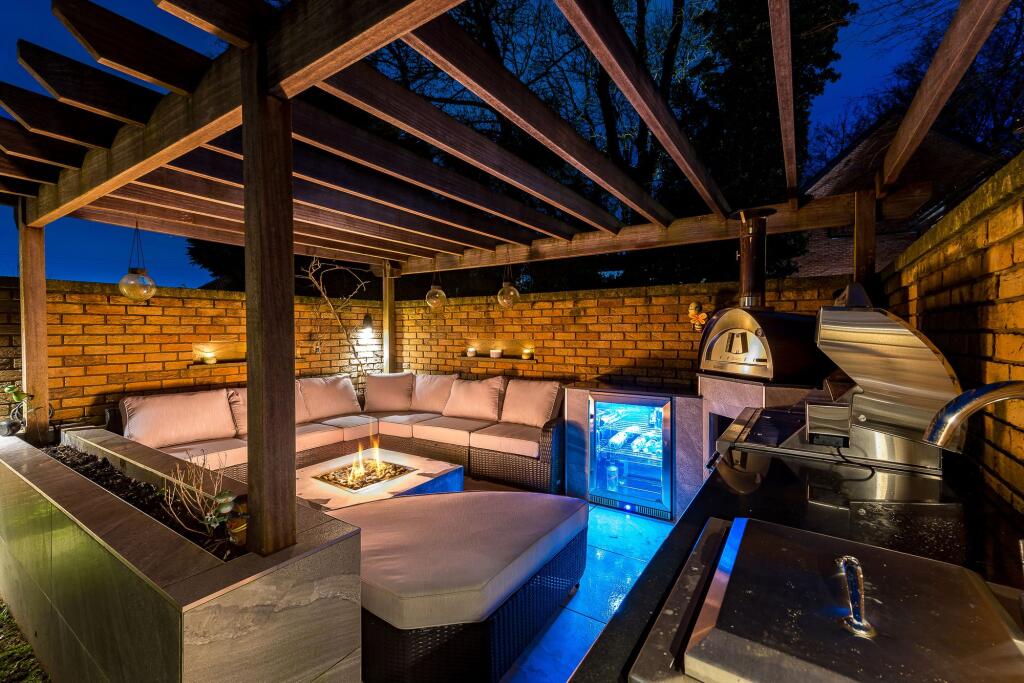 Additional image 47 of Moorview, Moss Bank Way, BL1 3LR – Stunning Home with Roof Terrace, Cinema Room & Outdoor Kitchen