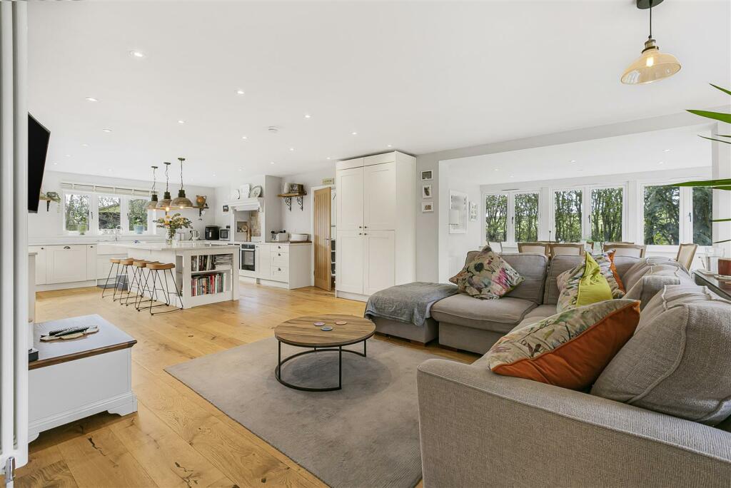 Additional image 5 of Langley Lower Green