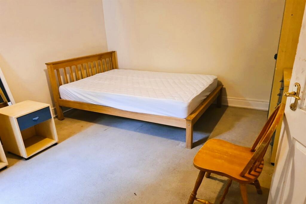 Additional image 4 of 6 bedroom House in Winton