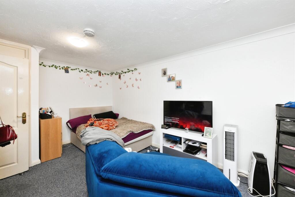 Additional image 14 of Walsingham Close, Hatfield