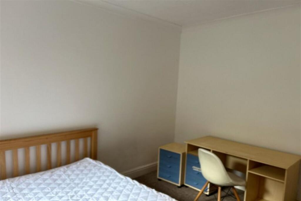 Additional image 12 of 6 bedroom Detached House in Winton