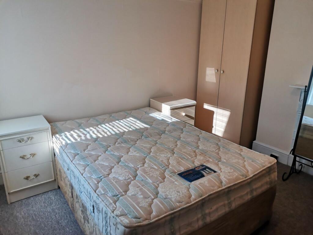 Additional image 8 of 6 bedroom Detached House in Winton