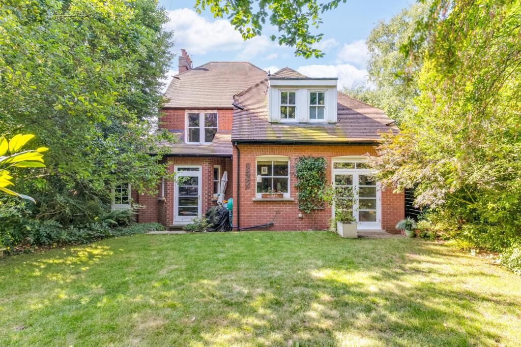 Additional image 24 of Hall Place Gardens, St Albans, AL1