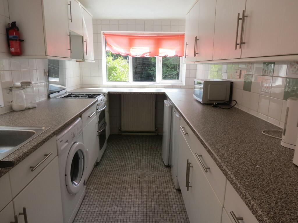 Additional image 11 of 4 bedroom Detached House in Redhill