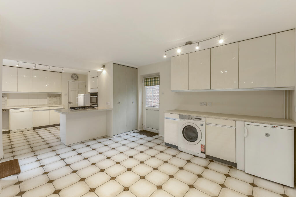 Additional image 5 of Burton Close, Wheathampstead, AL4